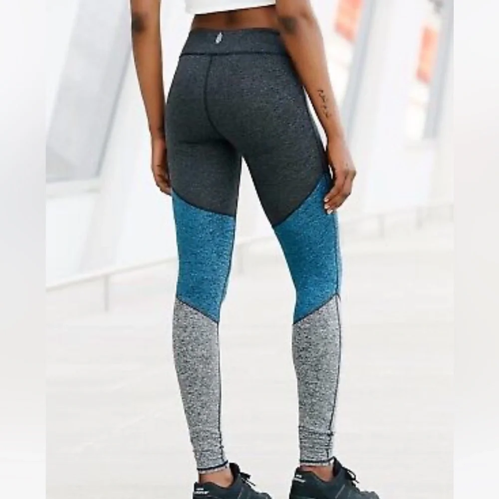 FREE‎ PEOPLE Movement 'Intuition' Leggings Blue Gray Color Blocked